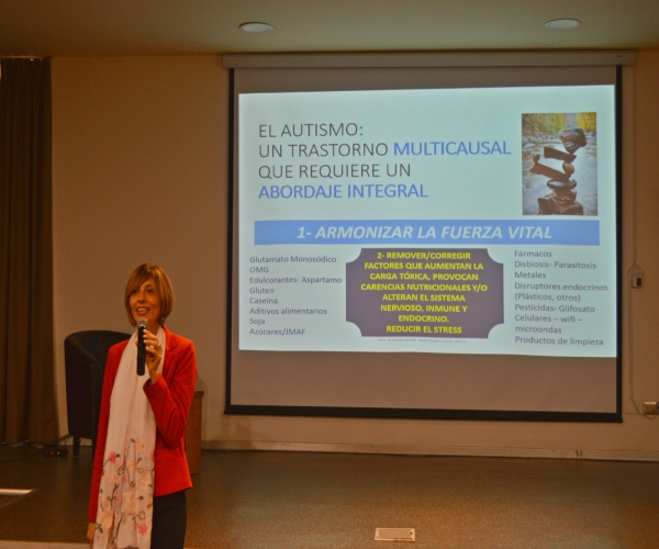 Médico Homeópata argentina encabezó seminario de salud en Santo Tomás Temuco