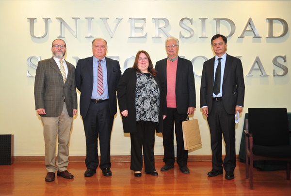 Facultad de Economía y Negocios inauguró su año académico con análisis sobre Reforma de Pensiones
