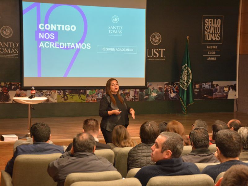 Académicos del CFT participan en jornada de socialización sobre acreditación