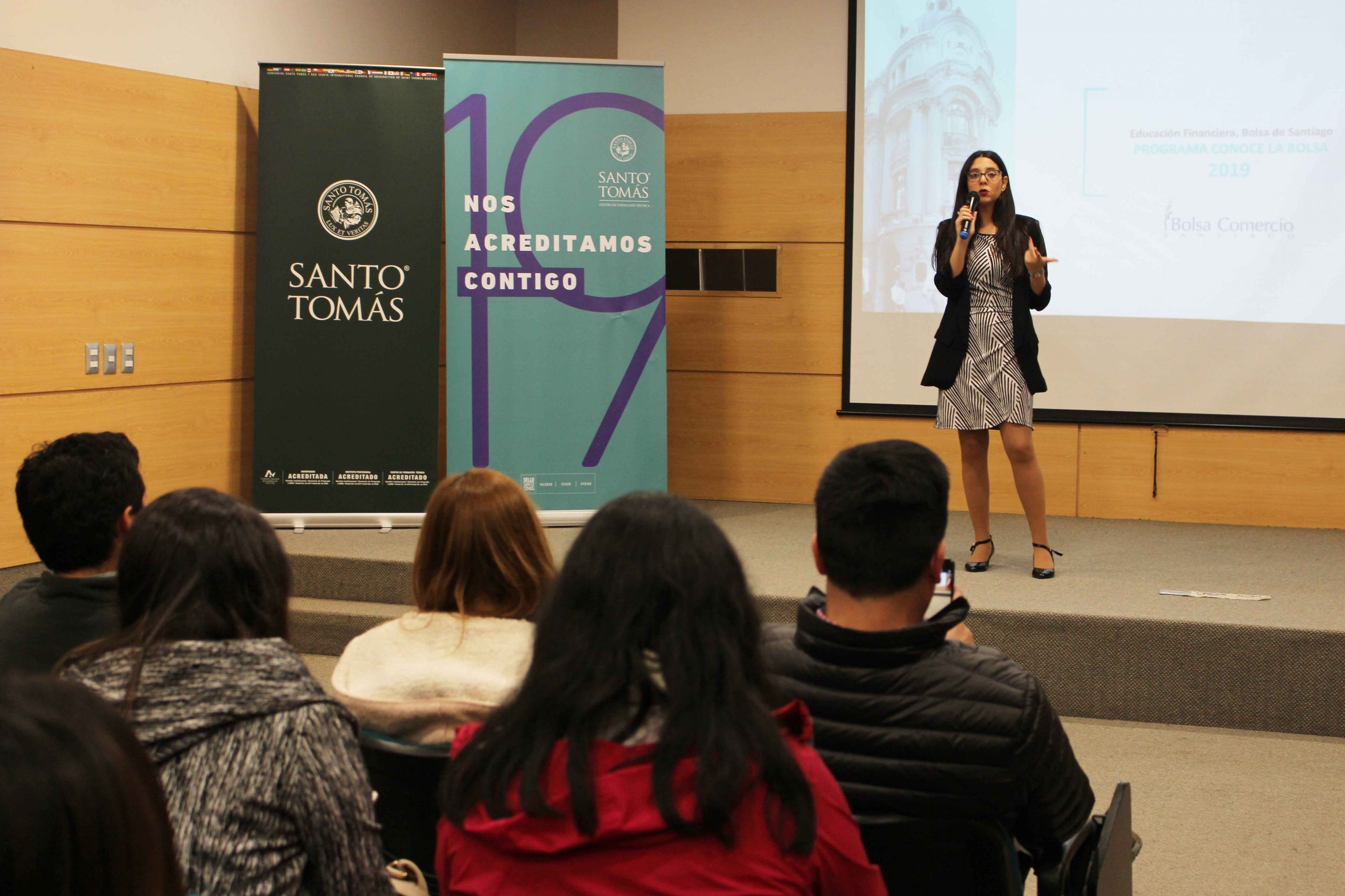Bolsa de Santiago entregó charla de Educación Financiera en Santo Tomás Valdivia