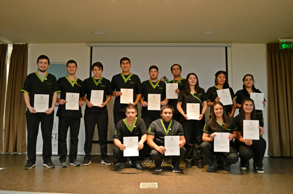 Estudiantes de Kinesiología efectuaron compromiso vocacional