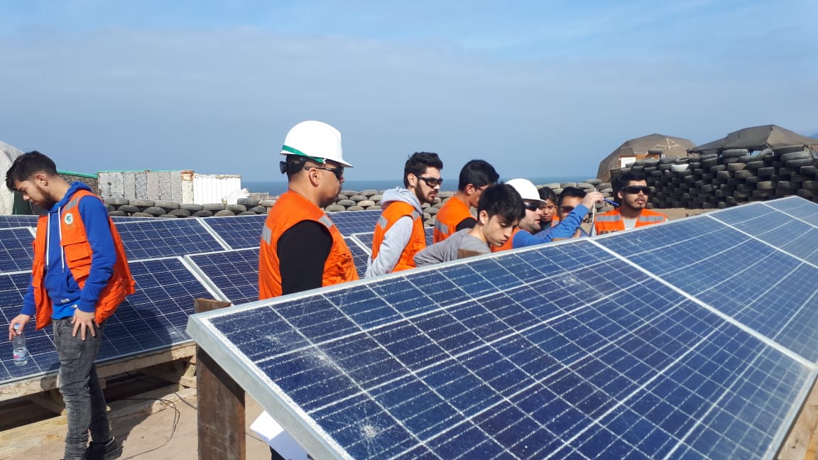 Técnico en Energía Solar: Estudiantes repararon paneles solares de parque ecológico