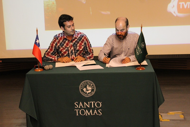 Santo Tomas sede San Joaquín firmó convenio que beneficiará a estudiantes del Área de Diseño