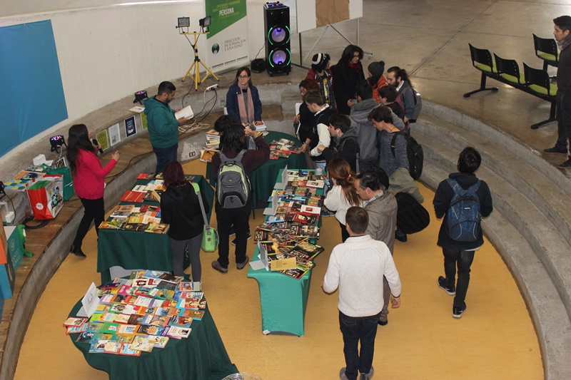 Santo Tomás sede San Joaquín realizó semana literaria para sus tomasinos