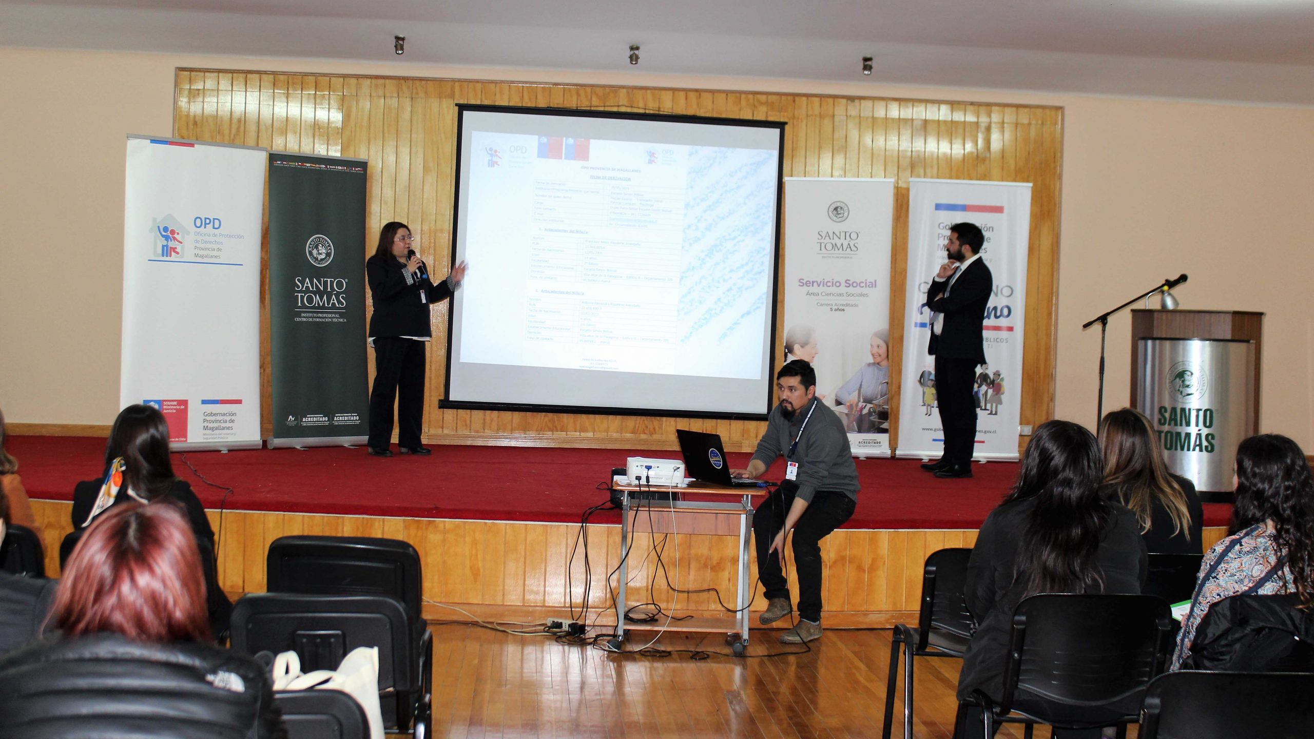 Estudiantes de servicio social conocieron el trabajo de la Red Sename regional