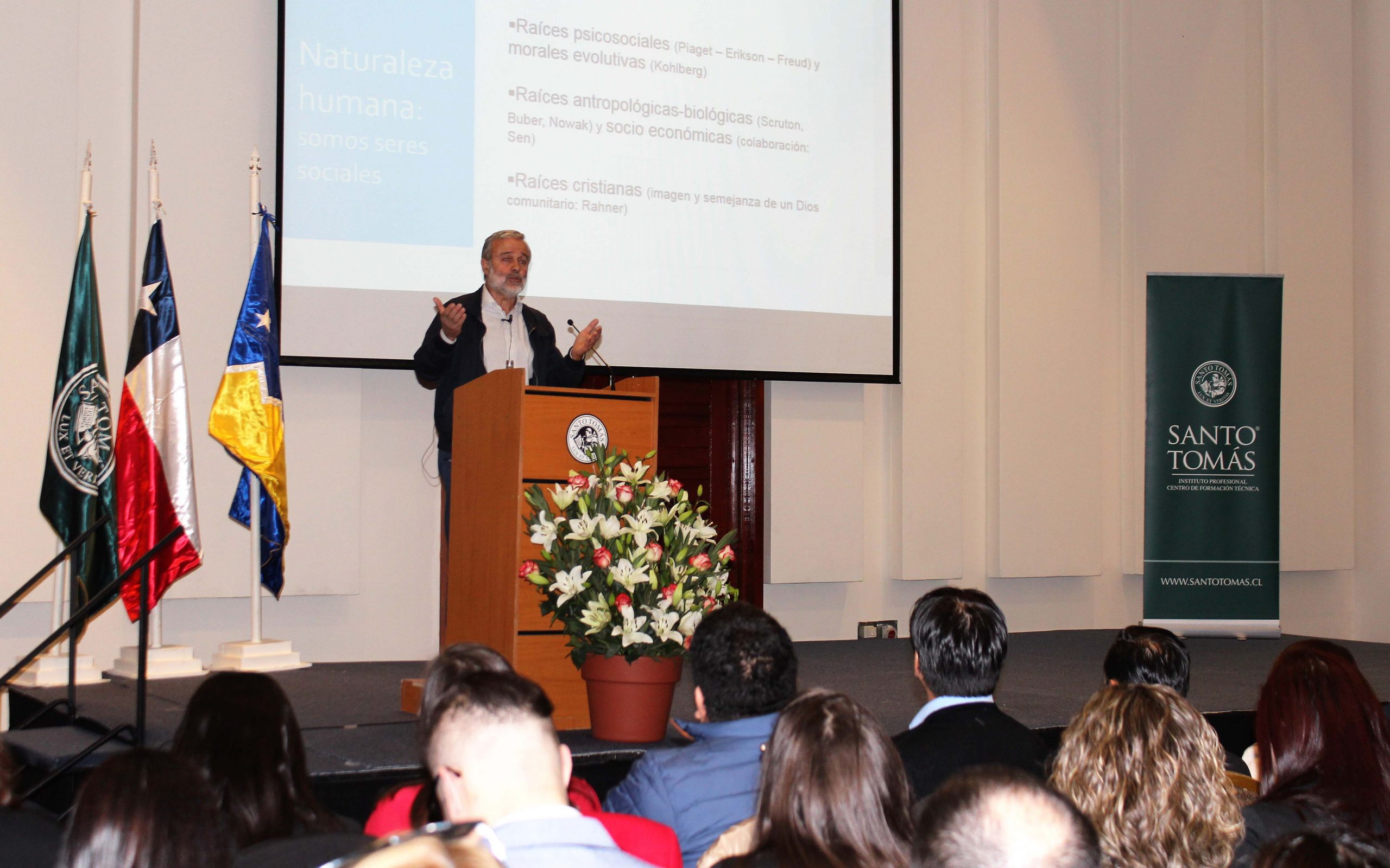 “En Chile formamos muy pocos geriatras en relación a la cantidad de pediatras que tenemos”