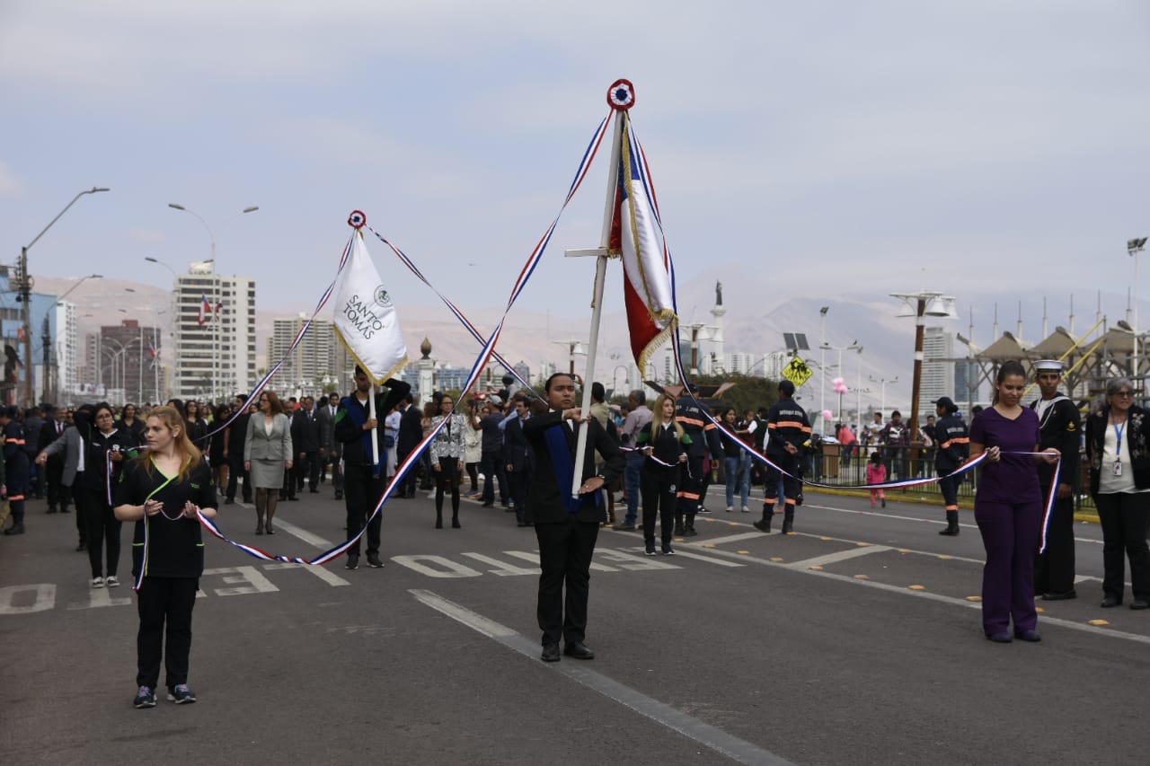 Estudiantes de Iquique rinden homenaje a Arturo Prat