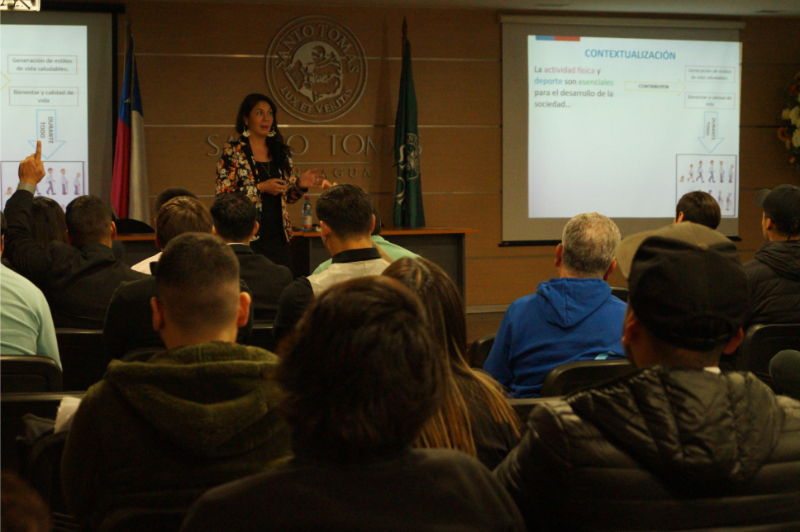 Profesionales y estudiantes conversaron sobre políticas deportivas