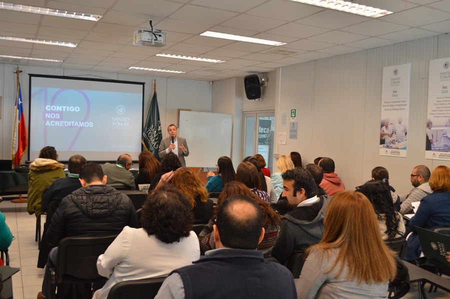 Proceso de acreditación es socializado en comunidad docente de Puente Alto