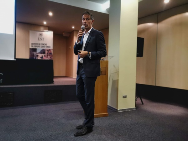 Director de Sostenibilidad FIFA valoró Diplomado UST: “Apunta a contribuir con un mejor desarrollo del deporte”