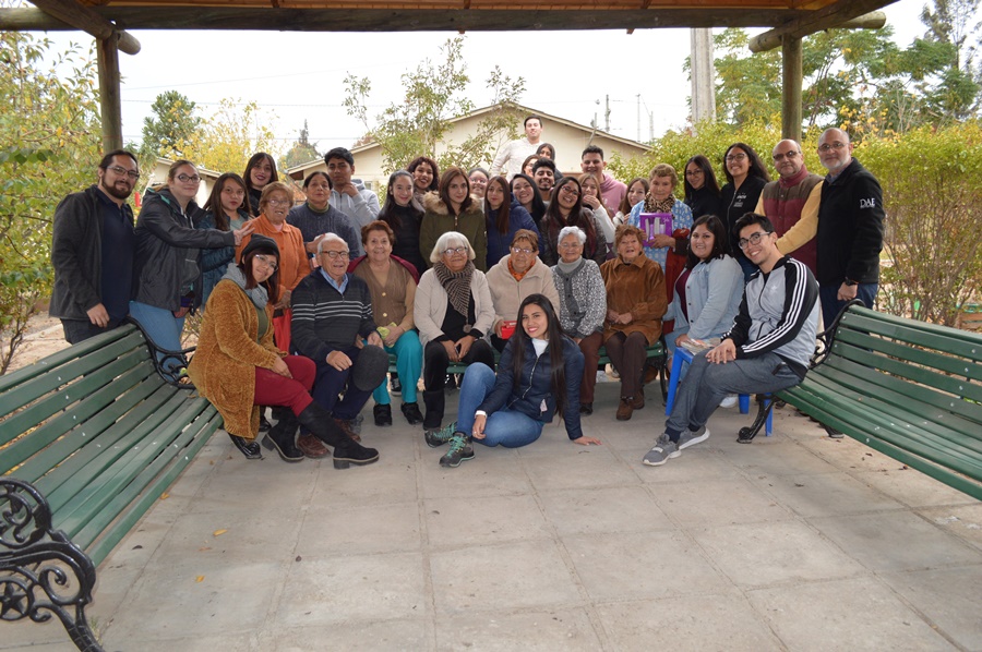 Mechoneo Solidario animó la tarde de condominios de adultos mayores