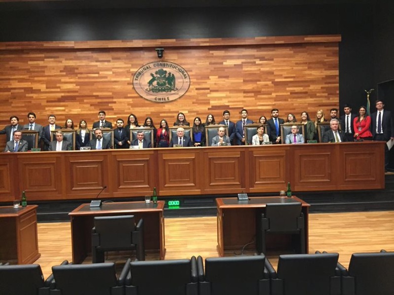 Alumnos de la Facultad de Derecho UST visitan el pleno del Tribunal Constitucional