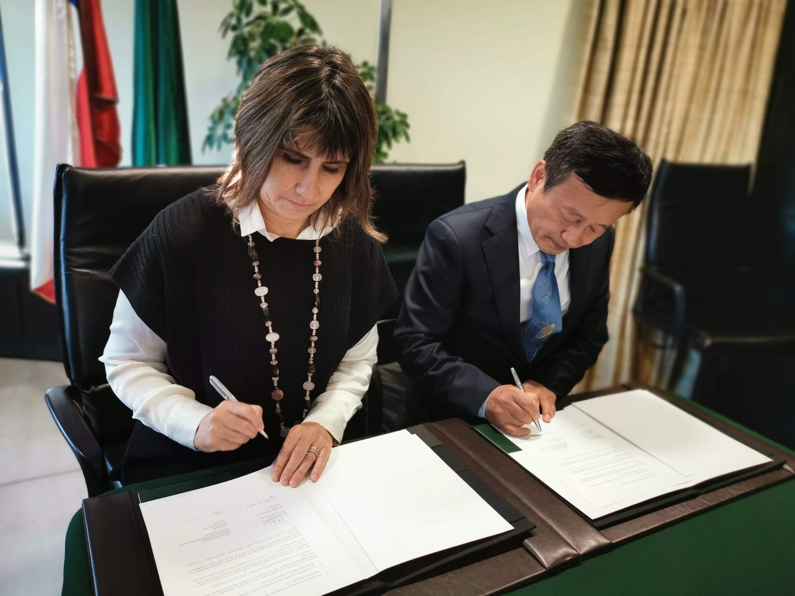 Universidad Santo Tomás establece acuerdo de trabajo colaborativo con importante universidad china