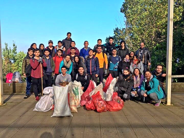 Tomasinos limpiaron senderos del Cerro Ñielol