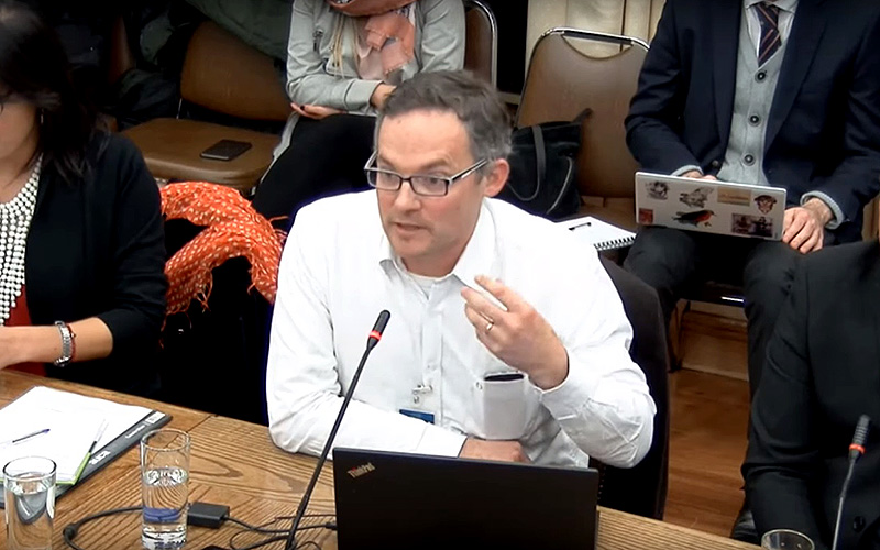 Académico de Medicina Veterinaria expone en comisión de la Cámara que debate proyecto para prohibir carreras de galgos