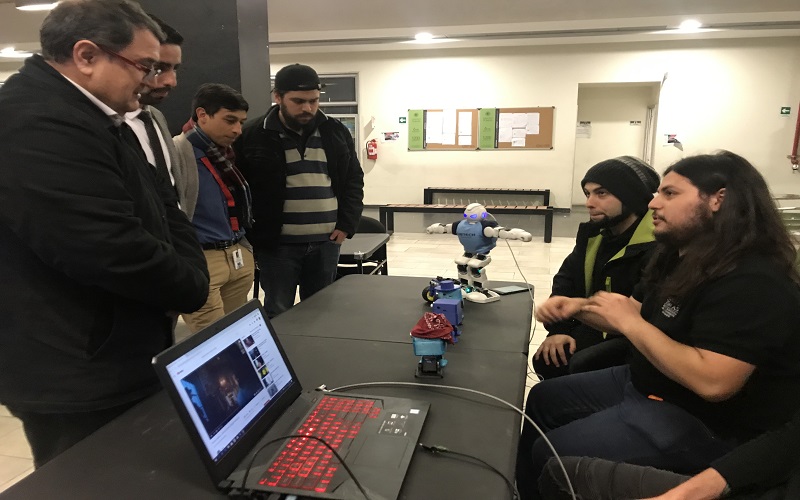 Tomasinos del Área Informática realizan Feria de Proyectos