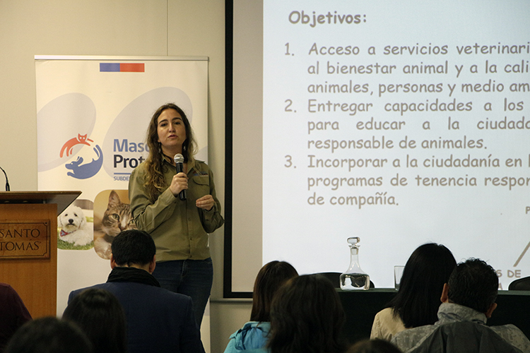 En taller de la UST Talca Médico Veterinario Gabriela Urrutia expuso sobre Políticas Públicas de Tenencia Responsable en la Región del Maule