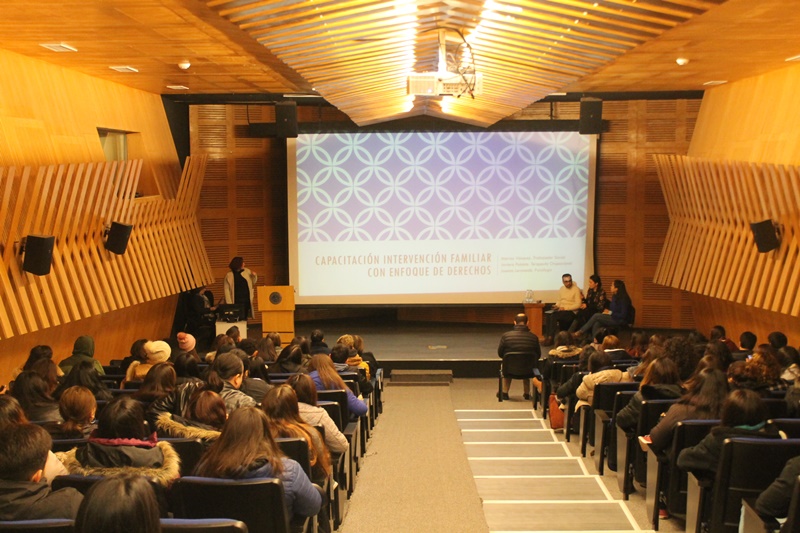 Gran convocatoria tuvo charla “Estrategias de intervención social en infancia con enfoque de derechos”