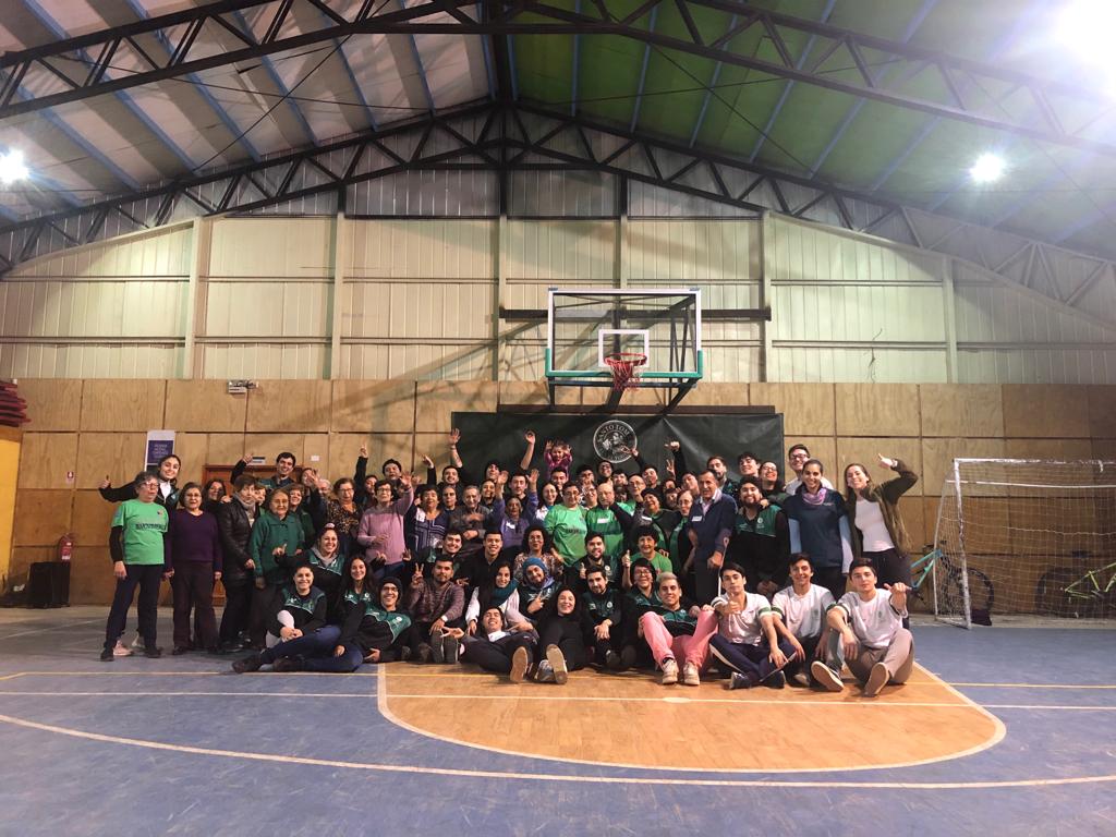 Alumnos de Santo Tomás Valdivia realizan actividad física con adultos mayores