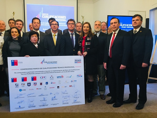 IP-CFT Santo Tomás firma compromiso en Marco de Cualificaciones Técnico Profesional impulsado por MINEDUC