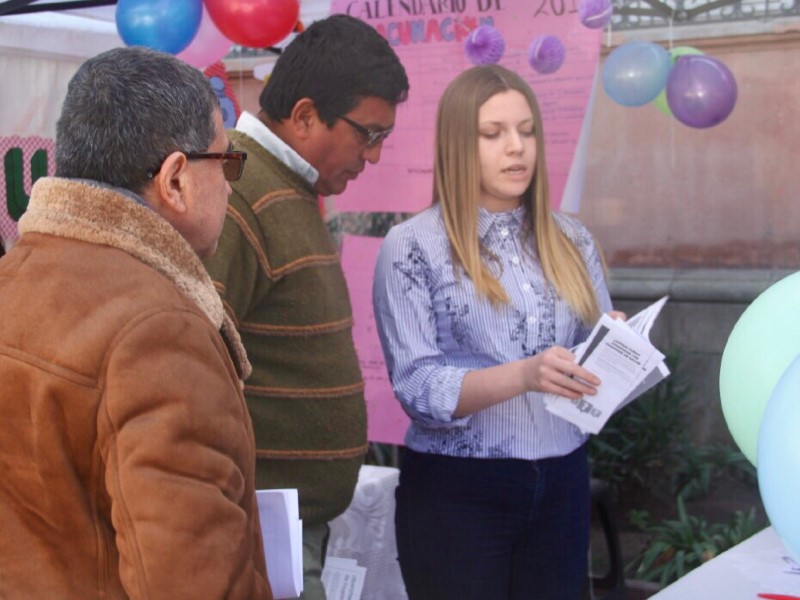 Tercera feria de autocuidado en salud, por parte de la carrera TENS de Santo Tomás La Serena, en el frontis de la Intendencia Regional.