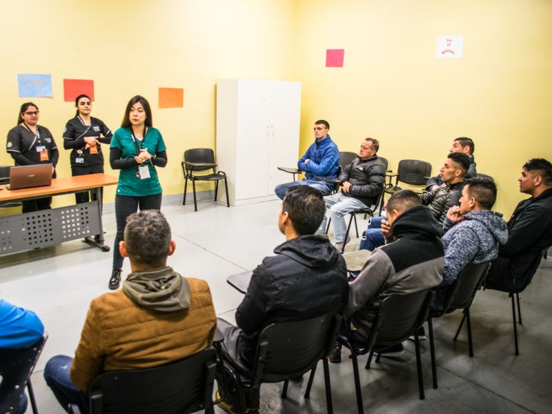 Internos del Centro Penitenciario de Concepción reciben capacitación de la UST