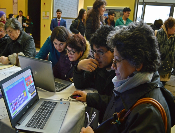 800 adultos mayores de Padre las Casas se conectarán con las nuevas tecnologías