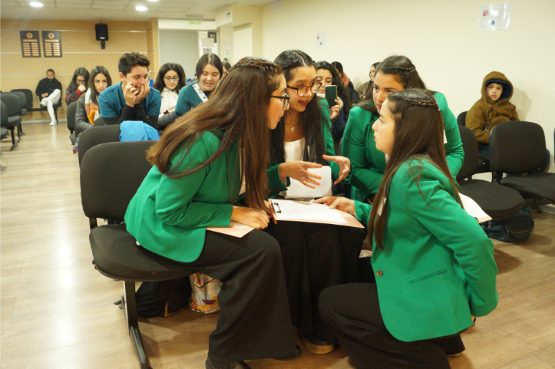 Futuros administradores se destacan en Torneo de Debates en Rancagua