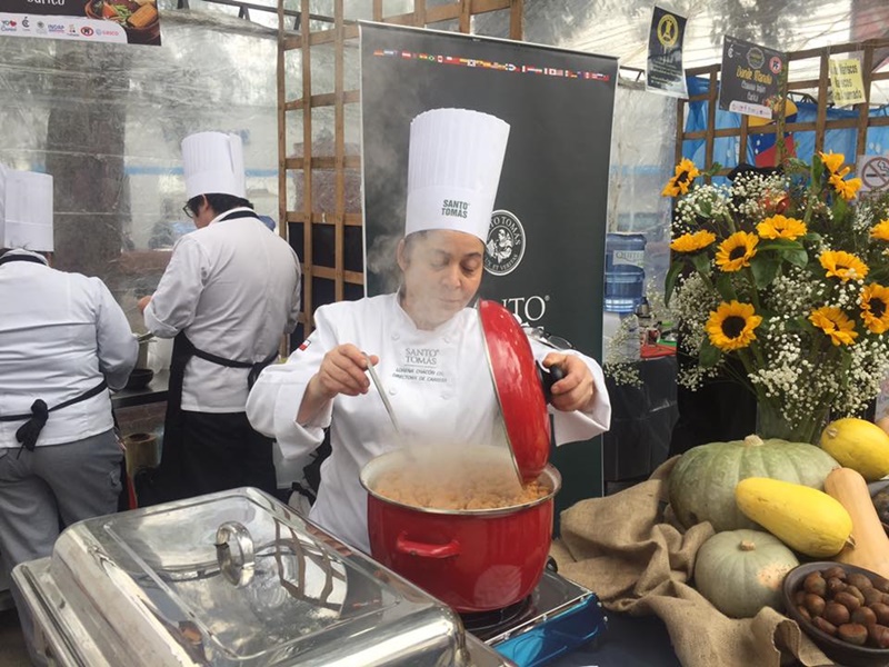Santo Tomás aliado estratégico en la feria gastronómica más grande de la Región del Maule