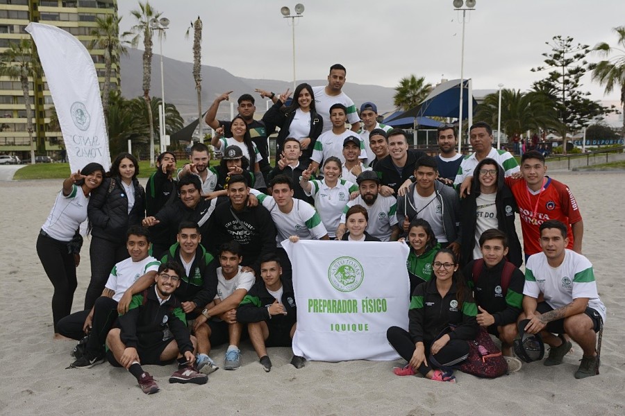 Santo Tomás organiza olimpiadas juveniles en playa Cavancha