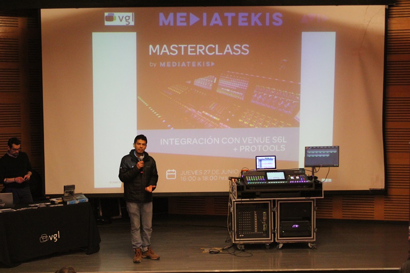 Tomasinos de sede San Joaquín conocieron la renovada consola Avid Venue S6L