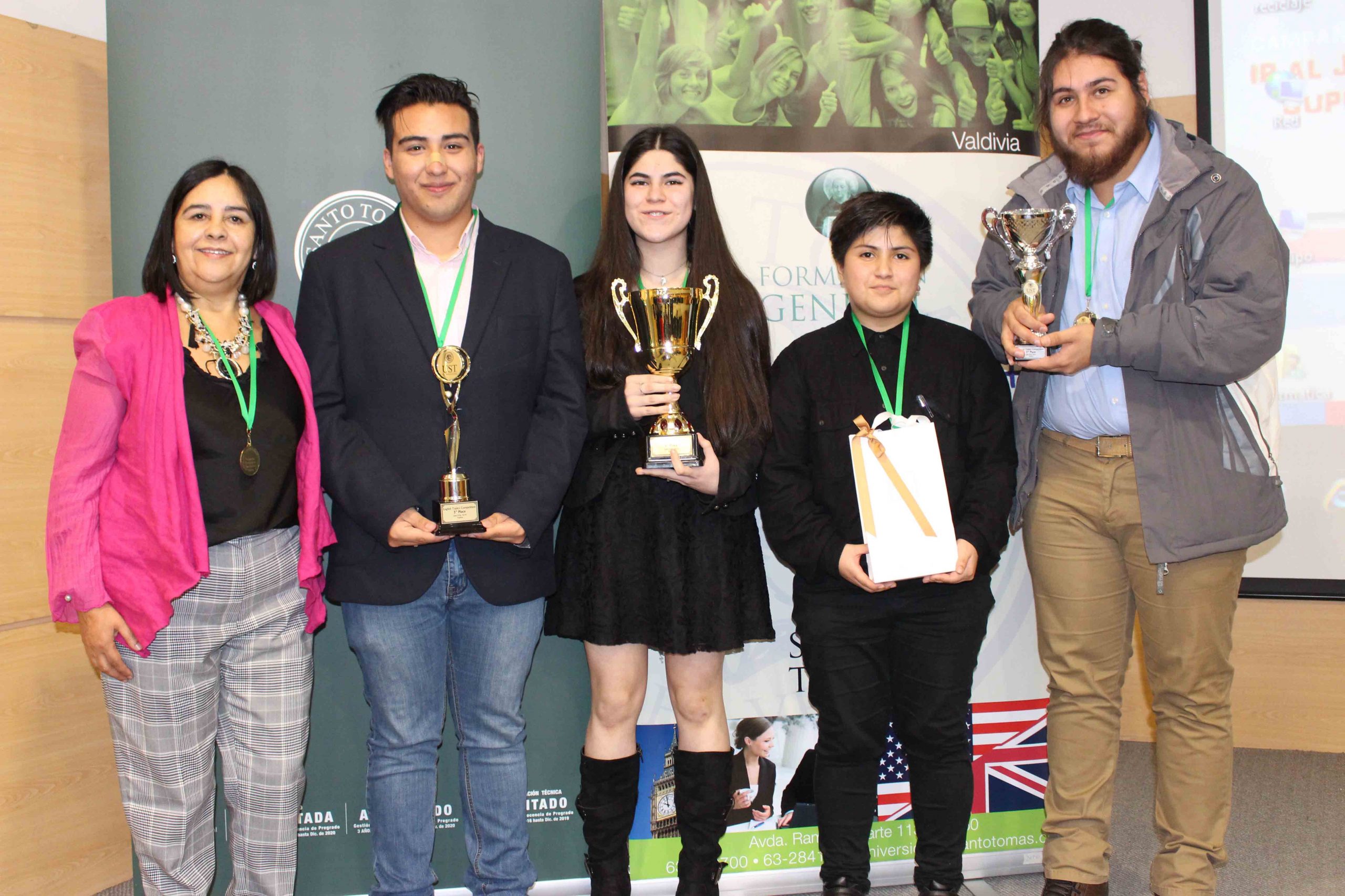 English Topics Competition de Santo Tomás Valdivia tuvo como ganador a colegio Nuestra Señora del Carmen