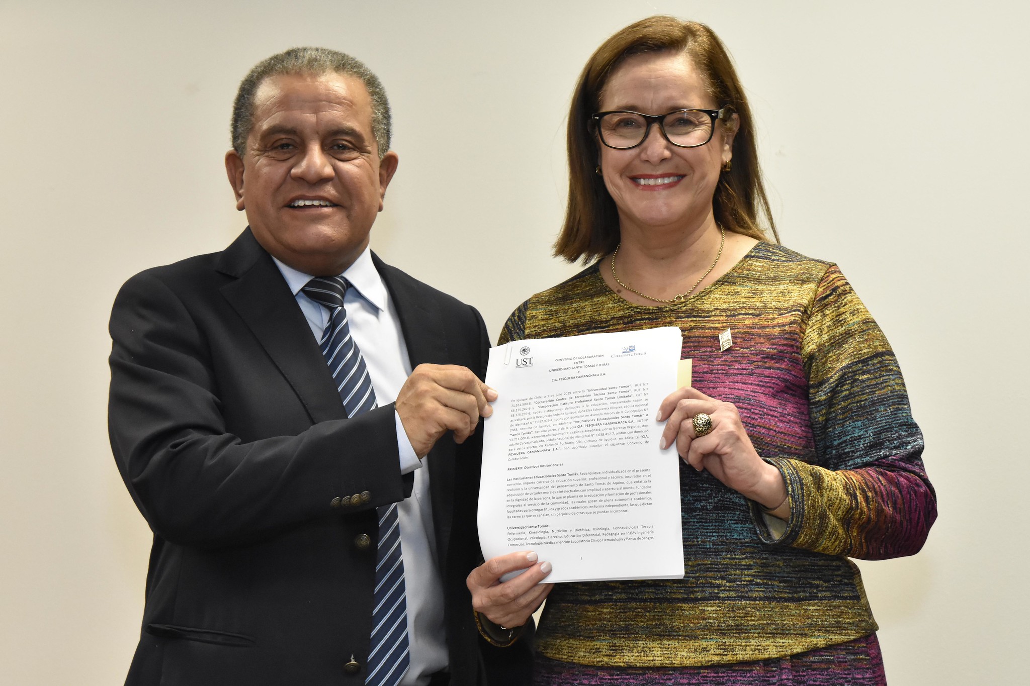 Santo Tomás y Pesquera Camanchaca firman convenio de colaboración
