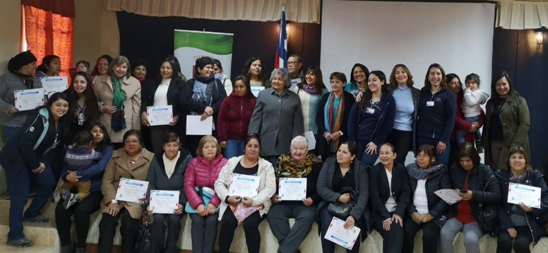 Estudiantes de Enfermería capacitan a vecinos de la comunidad de Alhué como cuidadores de adultos mayores