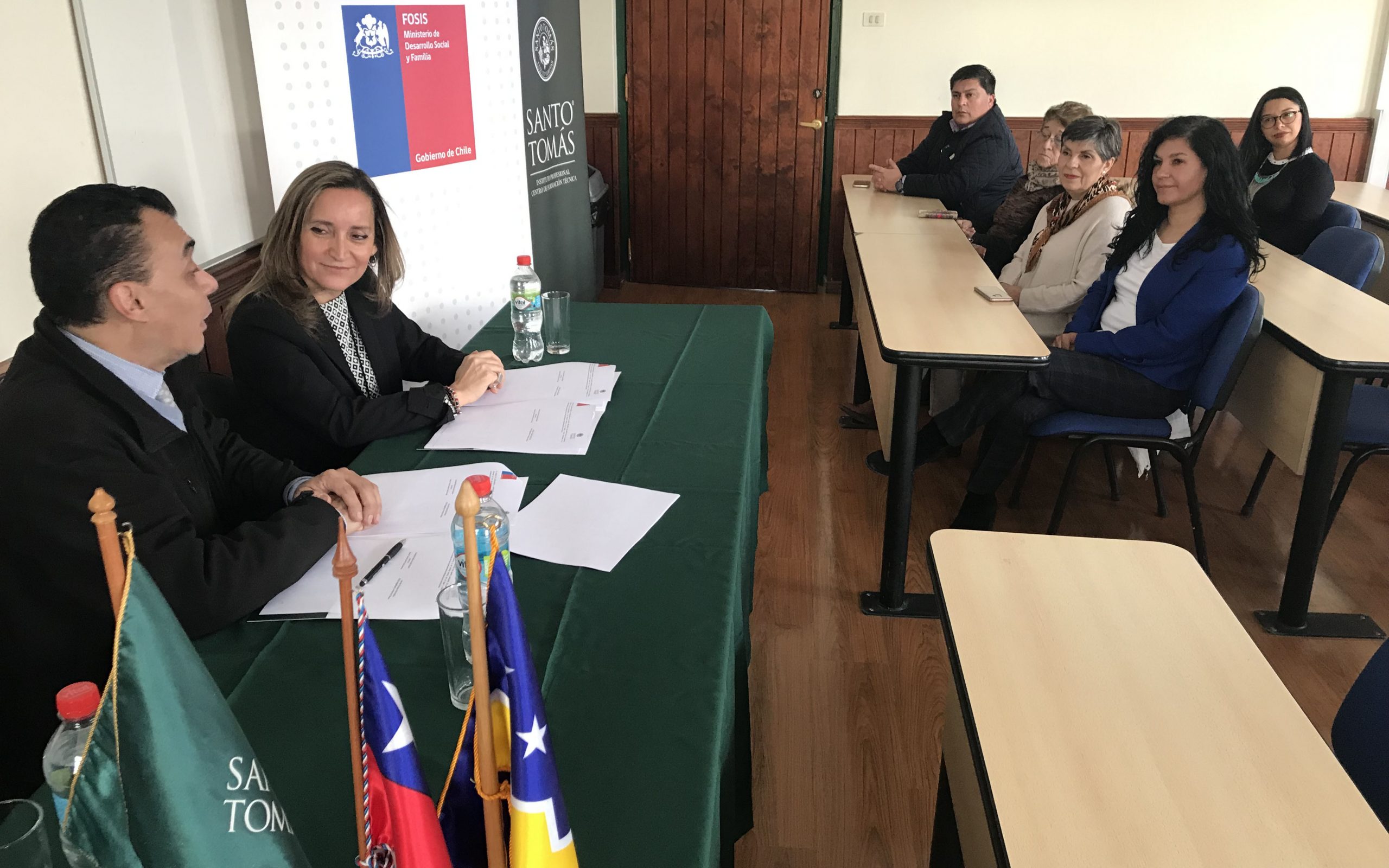 Santo Tomás Punta Arenas firma convenio de trabajo colaborativo con el FOSIS