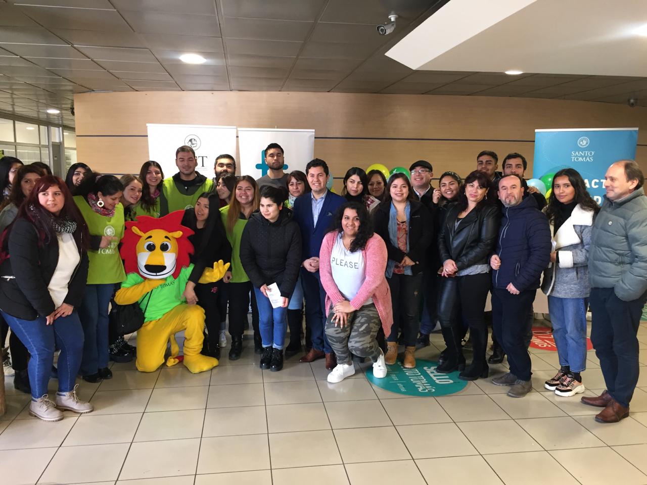 Tomasinos realizan campaña solidaria junto a Fundación Rostros Nuevos y Hogar de Cristo