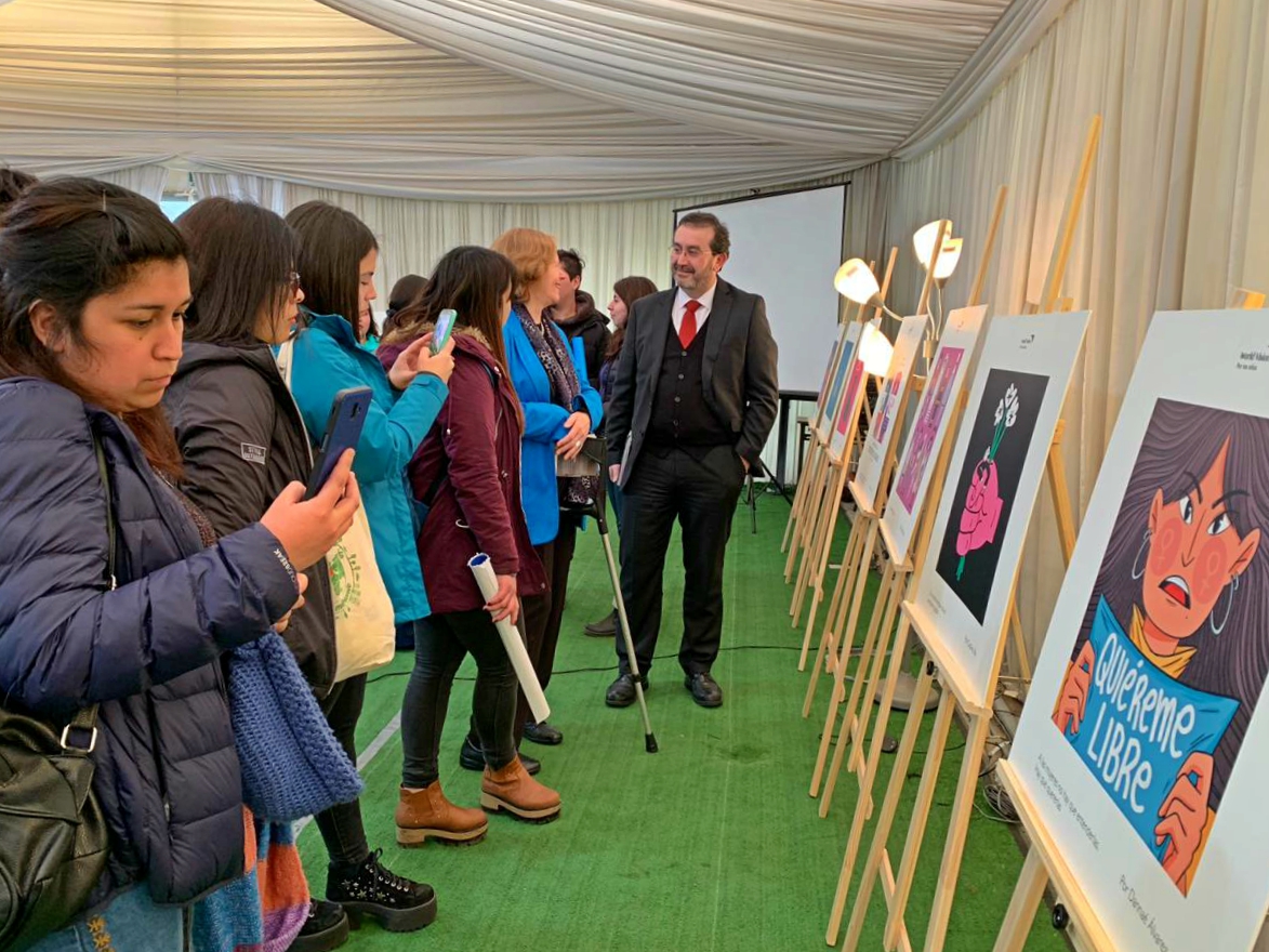 En Santo Tomás se inauguró la exposición “No me lo digas más”
