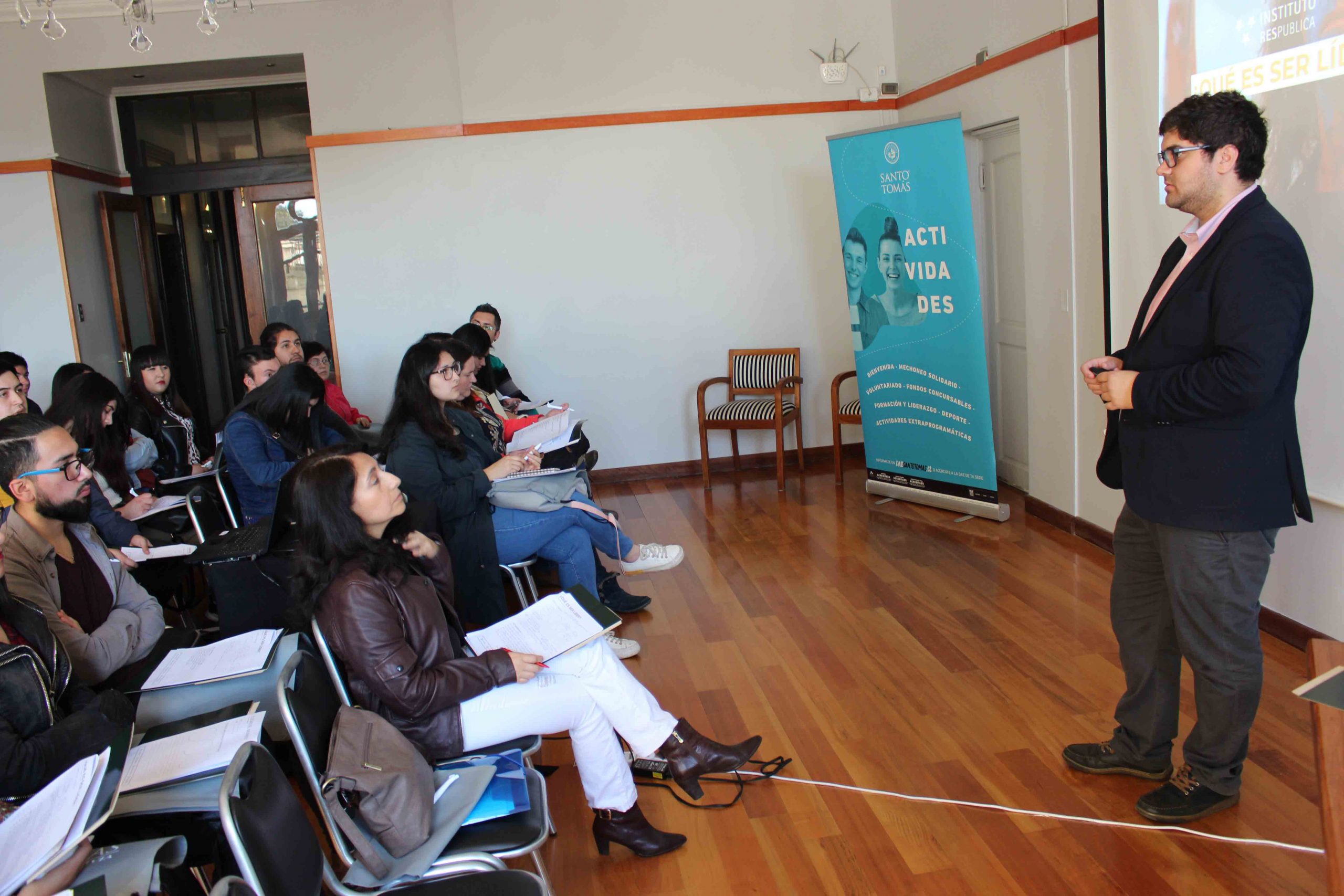 DAE Santo Tomás Valdivia organizó curso de formación pública para sus alumnos