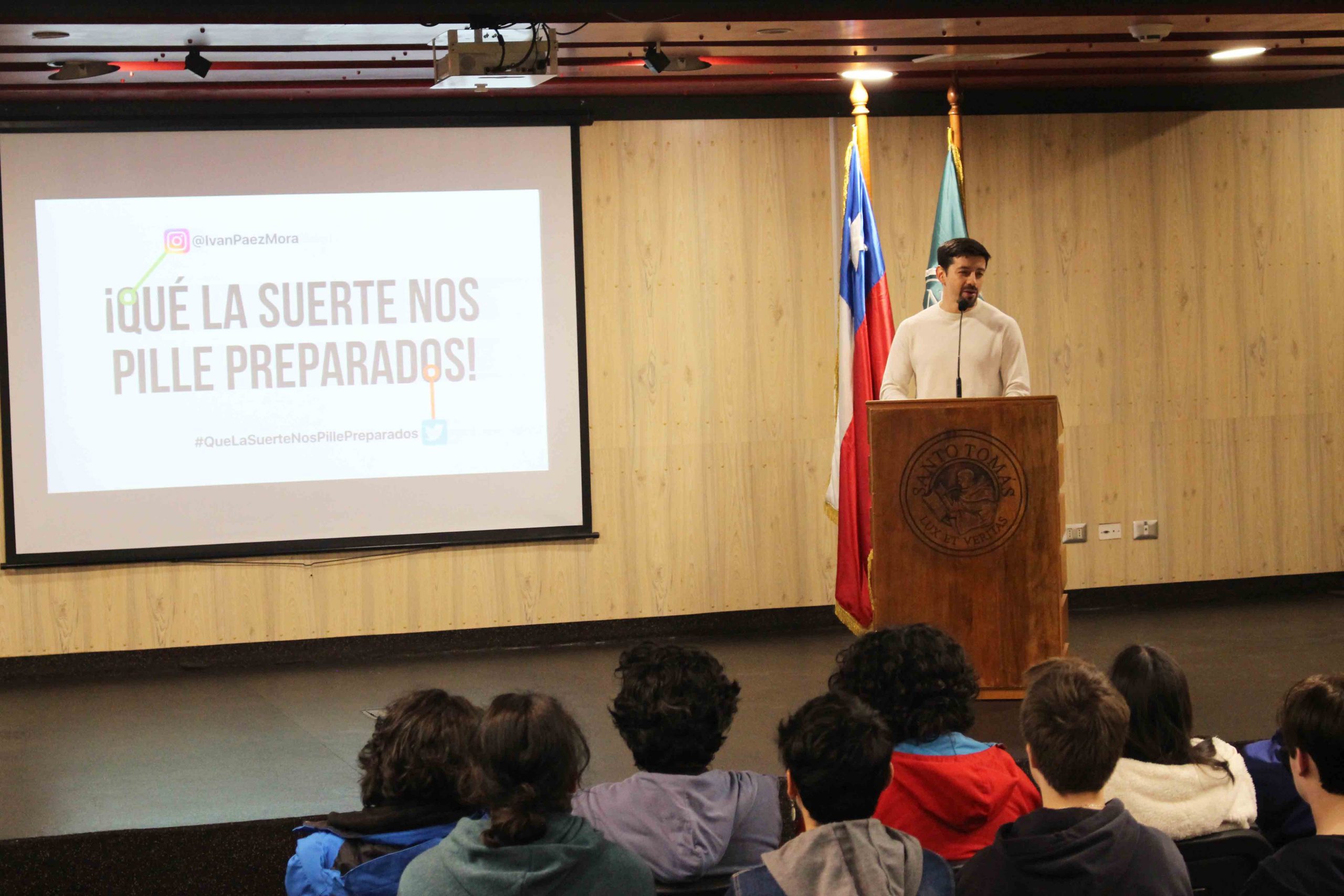 Santo Tomás realizó charla sobre herramientas para potenciar emprendimientos