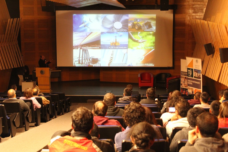 Área de Ingeniería realizó Conferencia de mantenimiento "casos aplicados a la minería" para tomasinos de sede San Joaquín