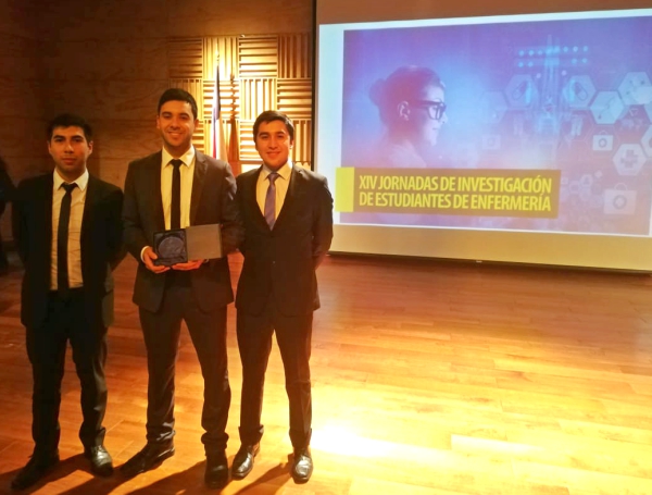 Estudiantes de Enfermería UST obtuvieron primer lugar en Jornadas de Investigación