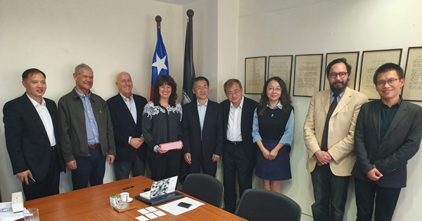 Santo Tomás fortalece su relación con China tras visita de comisión científica de la Municipalidad de Shanghái