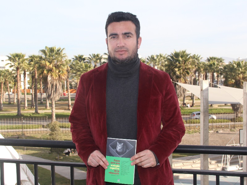 Ronnie Videla académico de Santo Tomás, lanza su libro llamado “Pasos para una ecología cognitiva de la educación”