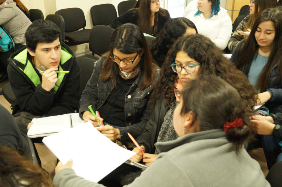 Estudiantes se capacitan para presentar proyectos en beneficio de los adultos mayores