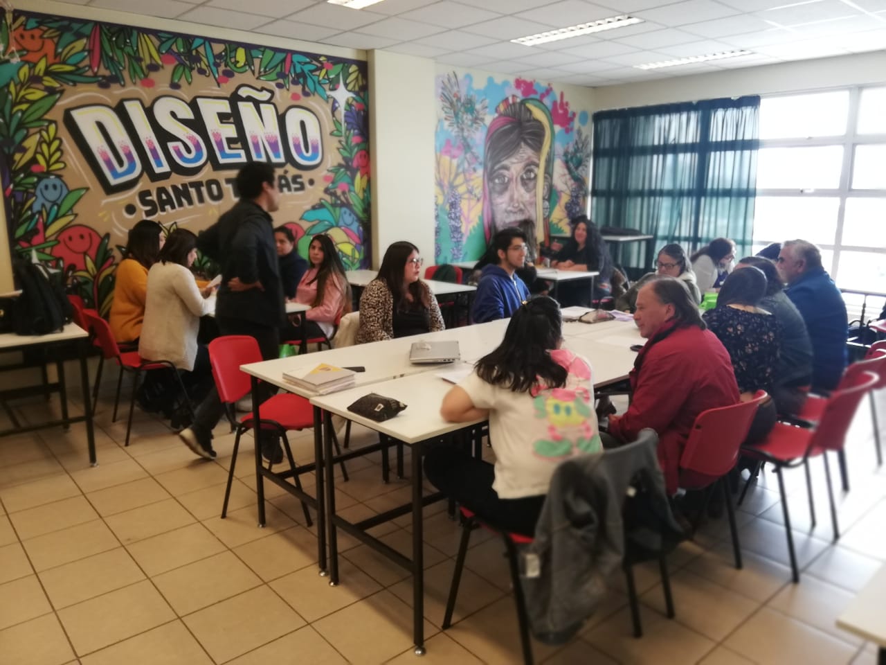 Diseño de Santo Tomás Concepción trabaja en desarrollo de marca para emprendedores lotinos