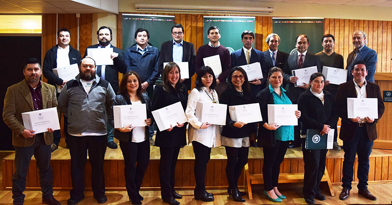 Docentes de Santo Tomás Puerto Montt reciben certificación por diplomados