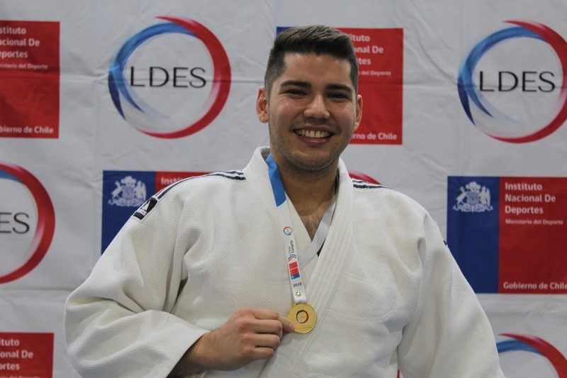 Estudiante de Ingeniería Civil Industrial UST Santiago: "La Universidad apoya a sus deportistas"