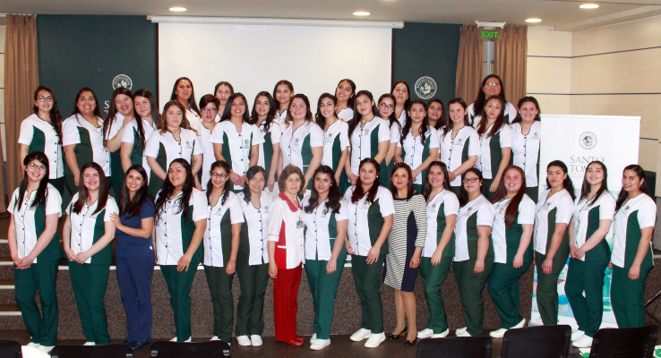 Estudiantes de Técnico en Enfermería Gineco-Obstétrica y Neonatal de Santo Tomás se invistieron