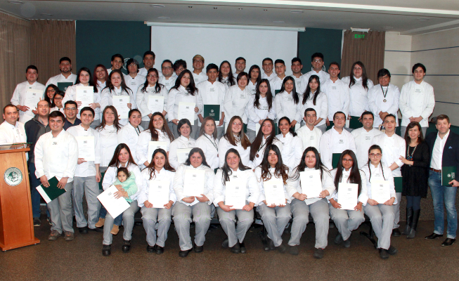Gastronomía Internacional y Tradicional Chilena certificó a sus estudiantes de primer año