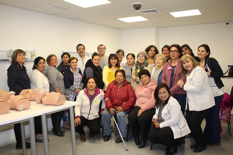 Cuidadores de Alhué aprenden maniobras de Reanimación Cardiopulmonar en la UST